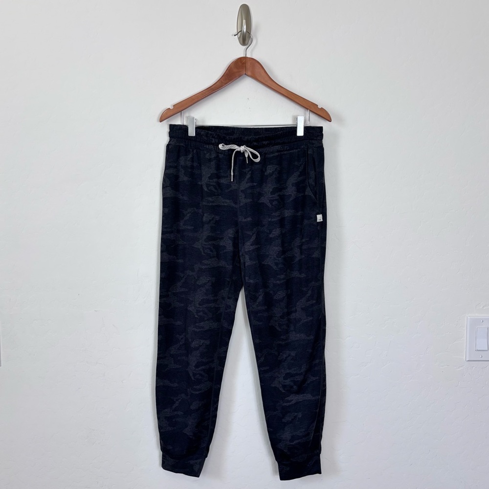 Vuori Performance Joggers Black Camo Size M